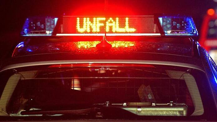 Der Geldregen auf der Straße sorgte für einen Unfall mit vier Beteiligten.
