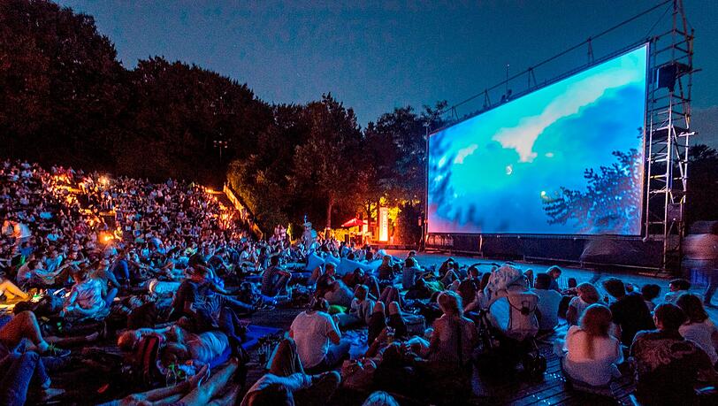 Kuschelige Atmosph&auml;re im Kino, Mond & Sterne.