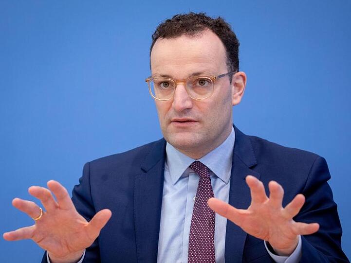 Jens Spahn (CDU), Bundesgesundheitsminister, spricht während einer Pressekonferenz.