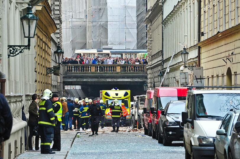 Eine Explosion erschüttert die City von Prag - Die Bilder