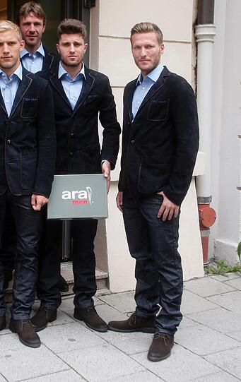 Im Meindl Store: Der TSV 1860 wird mit neuen Anzügen ausgestattet. Die Bilder