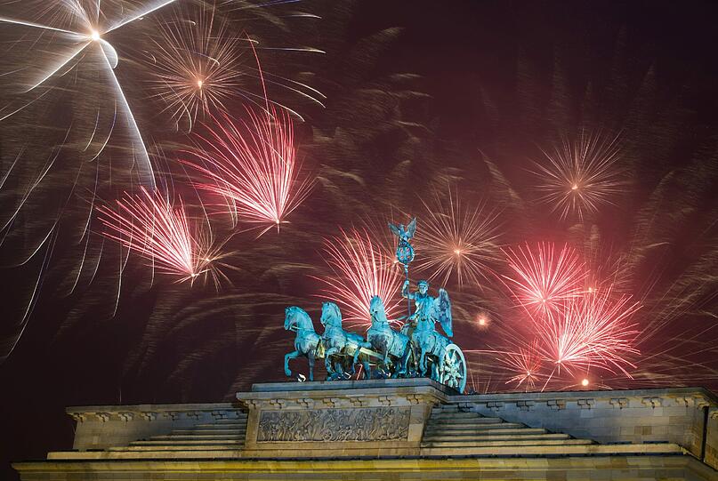 So feiert Berlin in das Jahr 2015: Die Silvester-Party am Brandenburger Tor mit David Hasselhoff und David Garrett - Die Bilder...