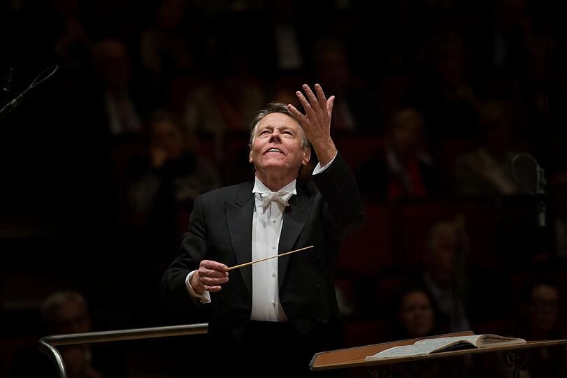 Mariss Jansons dirigiert Mahler.