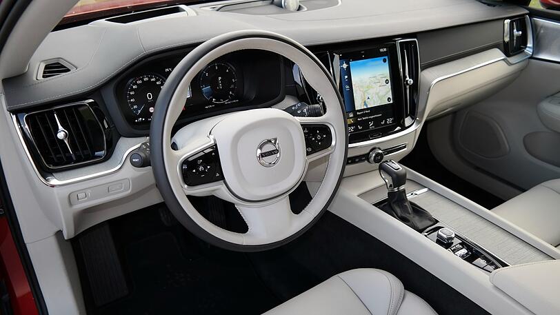 Alles Volvo, oder was? Die Nutzung der Menüs am großen Touchscreen ist nicht schwierig - aber sie muss geübt werden.