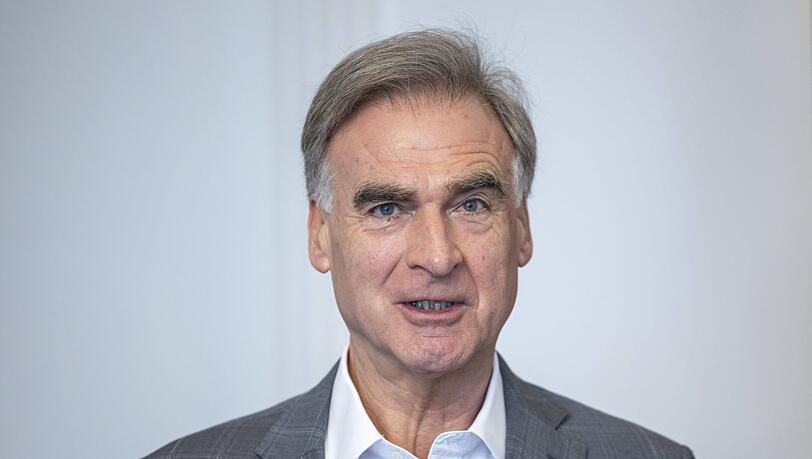 Freut sich &uuml;ber die L&ouml;sung kurz vor seinem Amtszeitende: Landrat Olaf von L&ouml;wis.