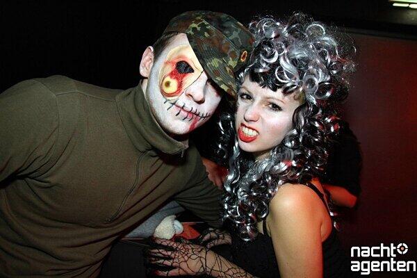 Halloween OP Kölsch im neuraum. Mehr Bilder unter: www.nachtagenten.de.
