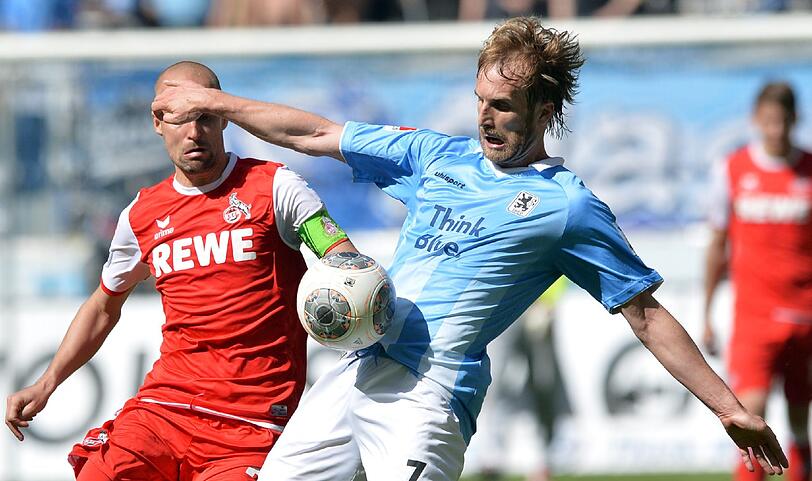 DANIEL BIEROFKA:	NOTE 4.
Startelf-Comeback nach fast sieben Monaten. Unauffällig, in manchen Situationen zu behäbig. Nach einer Stunde raus.