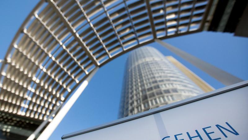 RWE will künftig pro Jahr 1,5 Milliarden Euro in den Ausbau der erneuerbaren Energien investieren. RWE will künftig pro Jahr 1,5 Milliarden Euro in den Ausbau der erneuerbaren Energien investieren.