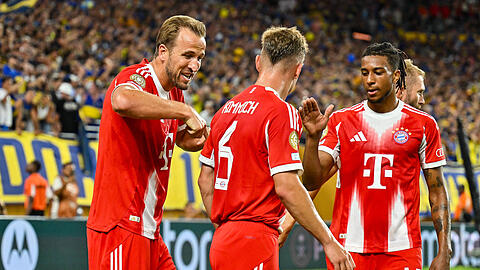 Dank der Tore von Harry Kane und Michael Olise gewinnen die Bayern gegen die Boca Juniors.