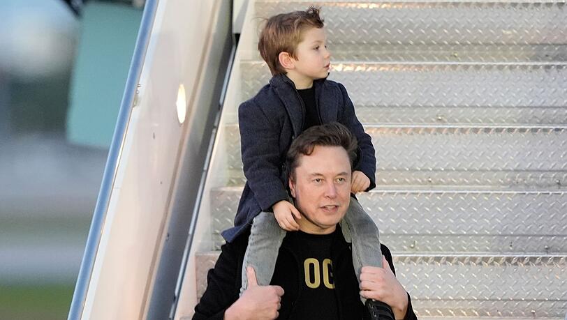 Tech-Milliardär Elon Musk mit seinem Sohn X Æ A-Xii, genannt "Little X". (Archivbild)