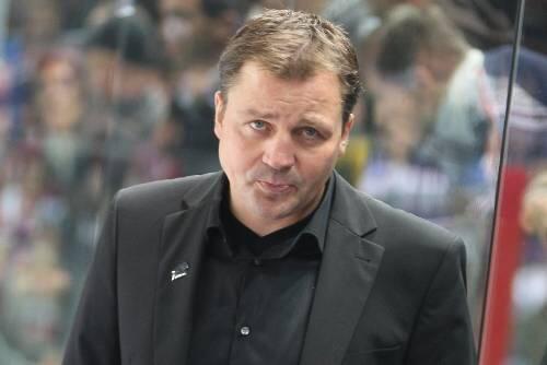 Kommt mit seinen Ice Tigers nicht so recht in die Spur: Trainer Andreas Brockmann.