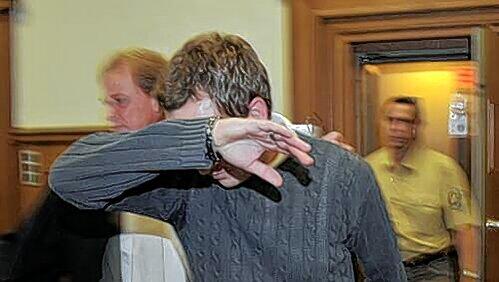 Heiko W. (27) schickte seine Freundinnen durch die Hölle. Dafür bekam er am Freitag vom Nürnberger Landgericht die strafrechtliche Quittung. Heiko W. (27) schickte seine Freundinnen durch die Hölle. Dafür bekam er am Freitag vom Nürnberger Landgericht die strafrechtliche Quittung.