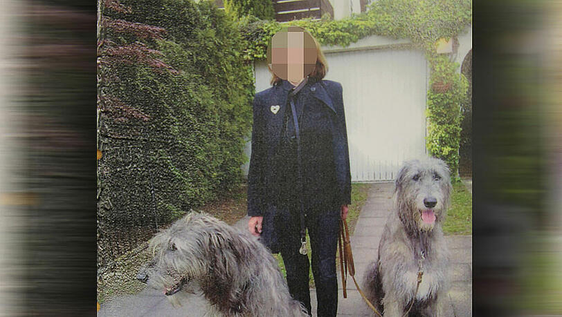 Irische Wolfshunde werden richtig groß: Martha R. mit Adonis und Paris. Irische Wolfshunde werden richtig groß: Martha R. mit Adonis und Paris.