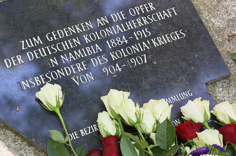 Gedenkstein für die Opfer der deutschen Kolonialherrschaft im heutigen Namibia auf dem Garnisonsfriedhof in Berlin.