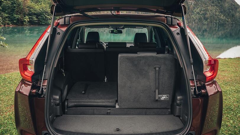 Praktische Größe: Der Kofferraum des Honda CR-V fasst zwischen 561 und 1756 Liter Gepäck. Praktische Größe: Der Kofferraum des Honda CR-V fasst zwischen 561 und 1756 Liter Gepäck.