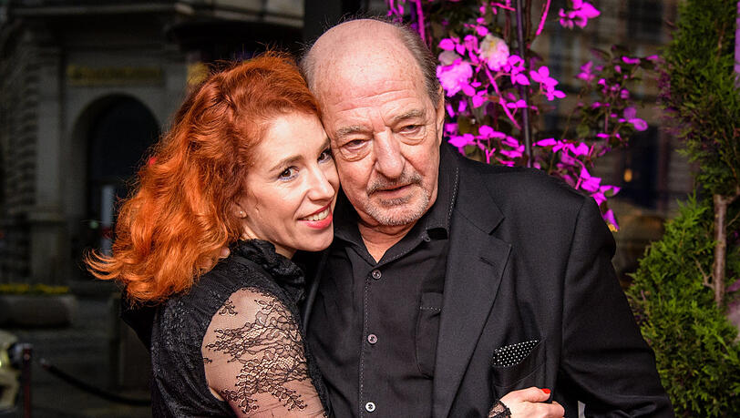 "Mein Engel": Ralph Siegel (75) mit seiner vierten Frau Laura (37), die er 2018 geheiratet hat.