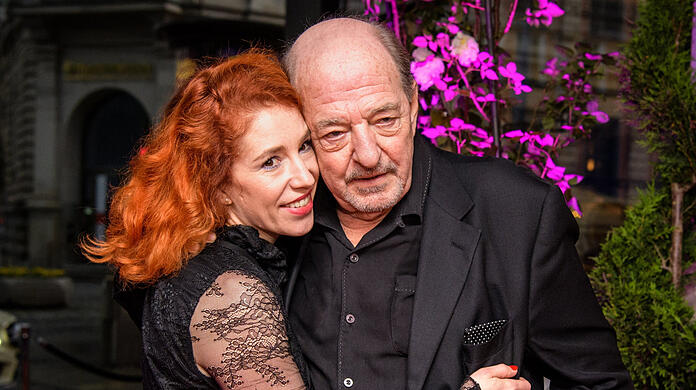 "Mein Engel": Ralph Siegel (75) mit seiner vierten Frau Laura (37), die er 2018 geheiratet hat.