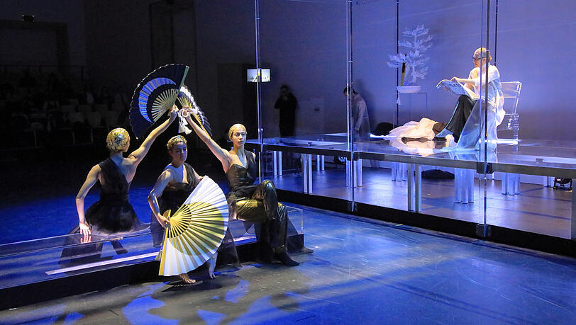 Die Kammeroper "Hanjo" im Haus der Kunst. Die Kammeroper "Hanjo" im Haus der Kunst.