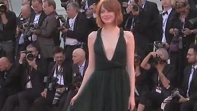 Emma Stone bewies auf dem roten Teppich von Venedig Stilsicherheit Emma Stone bewies auf dem roten Teppich von Venedig Stilsicherheit