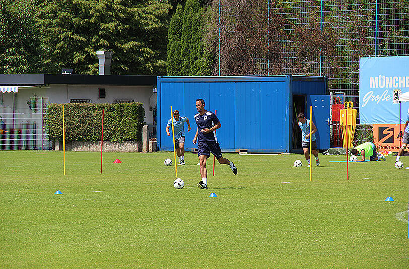Am Samstag startete der TSV 1860 München ganz offiziell in die neue Saison. Klicken Sie sich durch die Bilder des Traningsauftakts mit dem neuen Trainer Kosta Runjaic.