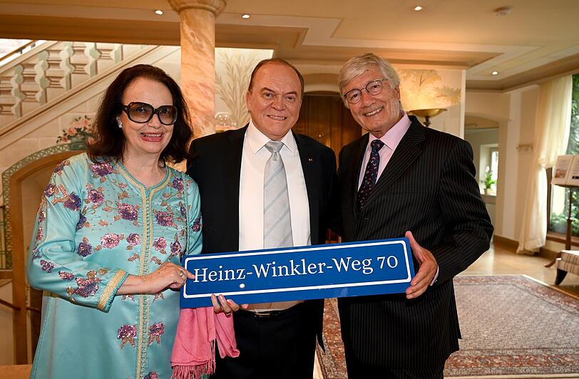 Besonderes Geschenk für Heinz Winkler von Schauspieler Christian Wolff und seiner Frau Marina.