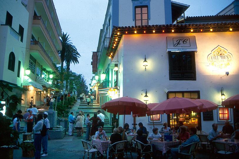 Puerto de la Cruz: Abends an der Plaza del Charco