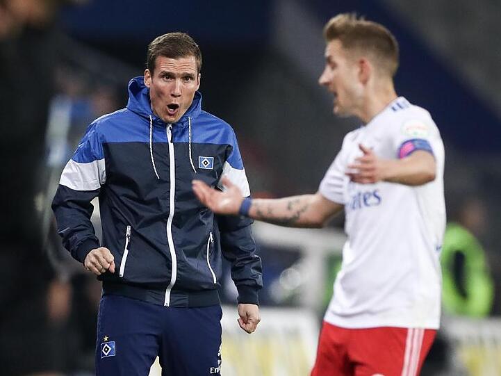 Entsetzen beim HSV: Die Hamburger vorlieren mit 1:2 gegen den 1. FC Magdeburg.