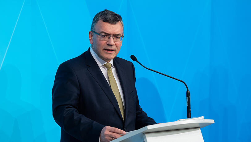 Florian Herrmann (CSU), Leiter der bayerischen Staatskanzlei, nach einer Kabinettssitzung. (Archivbild) Florian Herrmann (CSU), Leiter der bayerischen Staatskanzlei, nach einer Kabinettssitzung. (Archivbild)