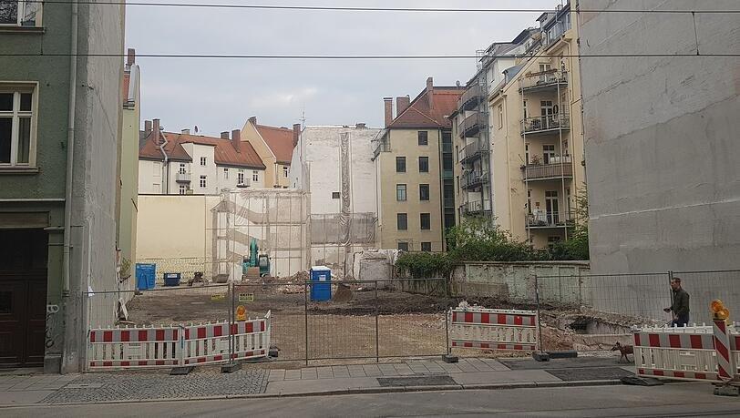 An der Franziskanerstraße 15 wollte Euroboden luxuriöse Wohnungen bauen. Nun bietet der Immobilienentwickler das Grundstück zum Verkauf an.