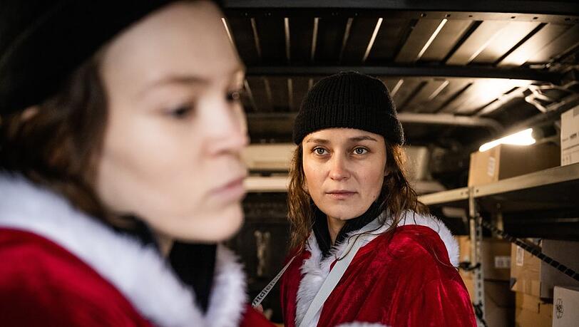 "Tatort: Des Anderen Last": Natalie Förster (Tinka Fürst, r.) ermittelt verdeckt in der Spedition "Jäger Frachtdienste".