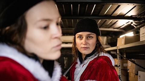 "Tatort: Des Anderen Last": Natalie Förster (Tinka Fürst, r.) ermittelt verdeckt in der Spedition "Jäger Frachtdienste".