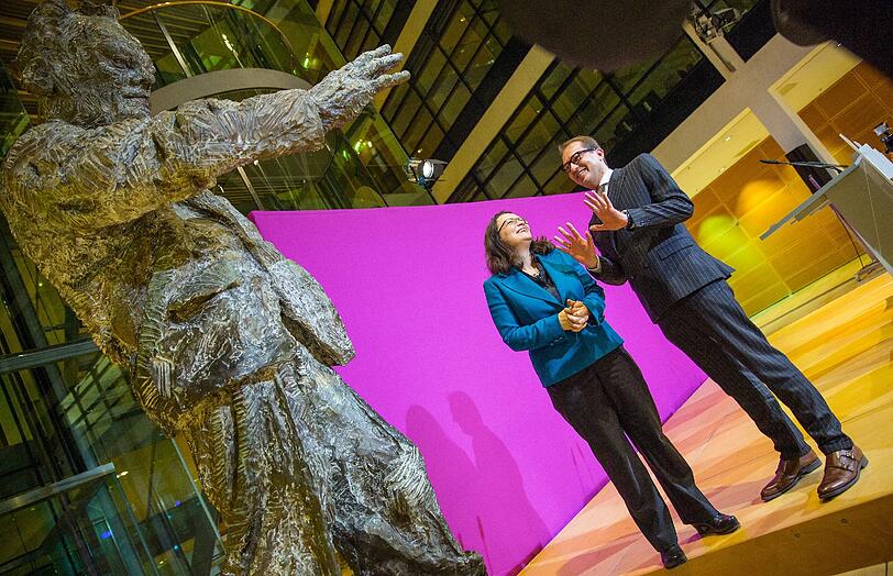CSU-General Alexander Dobrindt, SPD-Generalsekretärin Andrea Nahles in der SPD-Parteizentrale bei den Koalitionsverhandlungen - sie seien "sportliche Gegner", beschreibt Dobrindt ihr Verhältnis. Sie verstehen sich - jetzt jedenfalls - nicht schlecht.