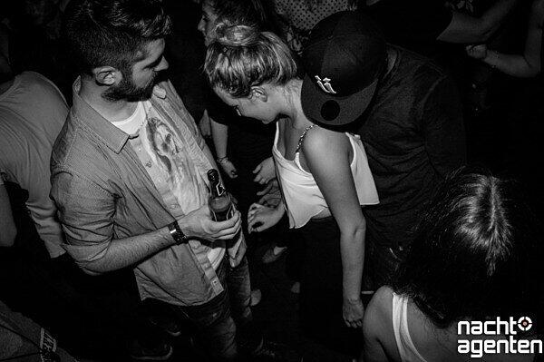 "Worst Behaviour" war das Motto am Samstag im "Crux". Mehr Bilder unter: Tracht und Club - das passt zusammen! Am Dienstag wurde beim "Heimatabend" im "8below" gefeiert. Mehr Bilder unter: www.nachtagenten.de
