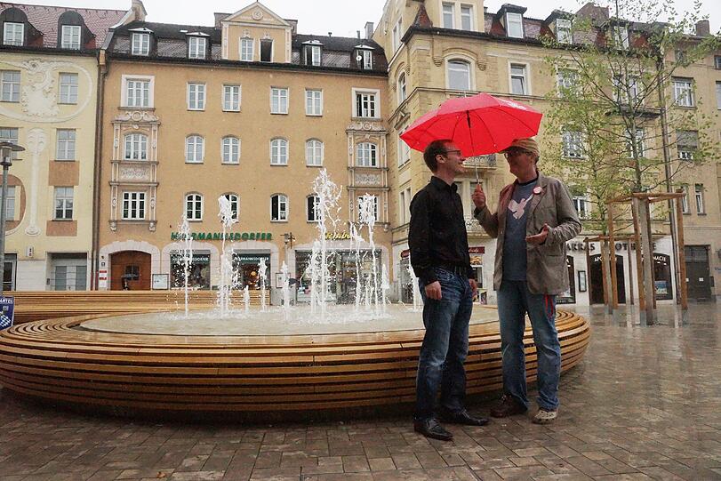 Die meisten Sendlinger mögen den Brunnen. Sogar bei Regen.