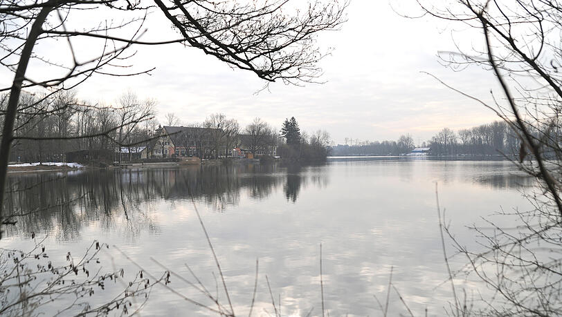 Trägodie am Langwieder See: Am Freitag ertrank hier ein 20-Jähriger. Trägodie am Langwieder See: Am Freitag ertrank hier ein 20-Jähriger.