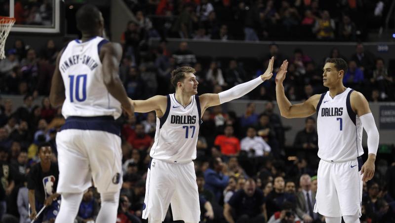 Luka Doncic (M.) stand bei den Dallas Mavericks mal wieder im Mittelpunkt. Luka Doncic (M.) stand bei den Dallas Mavericks mal wieder im Mittelpunkt.