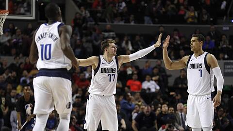 Luka Doncic (M.) stand bei den Dallas Mavericks mal wieder im Mittelpunkt.