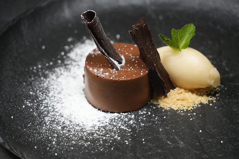 Fünfter Gang: Schokoladenmousse und Ingwer-Zimt-Sorbet