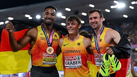 Das deutsche Zehnkampf-Trio Leo Neugebauer (l-r), Amadeus Gr&auml;ber und Niklas Kaul nach dem spannenden EM-Zehnkampf.