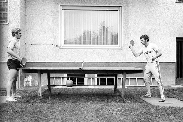 Uli Hoeneß und Paul Breitner verbrachten zu aktiven Zeiten auch abseits des Platzes sehr viel Zeit miteinander. Uli Hoeneß und Paul Breitner verbrachten zu aktiven Zeiten auch abseits des Platzes sehr viel Zeit miteinander.