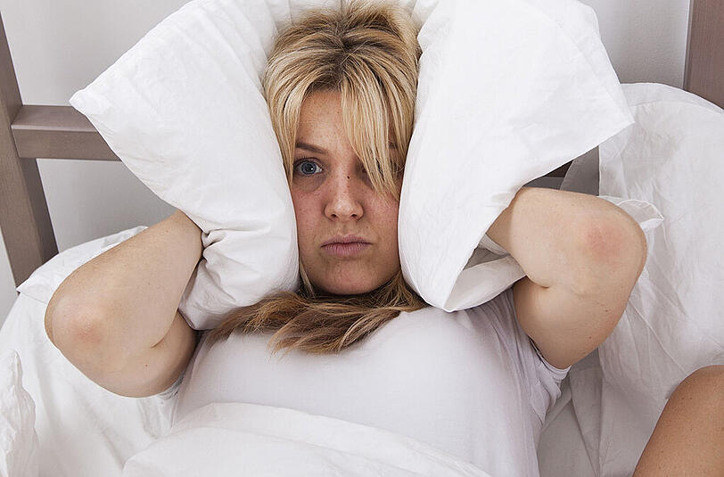 Wenn einer der beiden Partner schnarcht, können getrennte Betten die Liebe erhalten