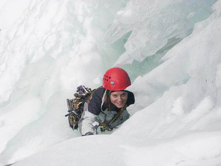 Henrike Hahn beim Eisklettern in Österreich.