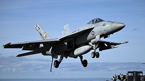 Das US-Milit&auml;r hat eine gro&szlig;e Streitmacht vor Venezuelas K&uuml;ste zusammengezogen.