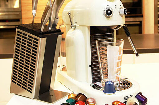 Für die Plätze 3 bis 5 gibt&rsquo;s je eine Nespresso-Kaffeemaschine (400 Euro) und einen Edelstahl-Messerblock (300 Euro)