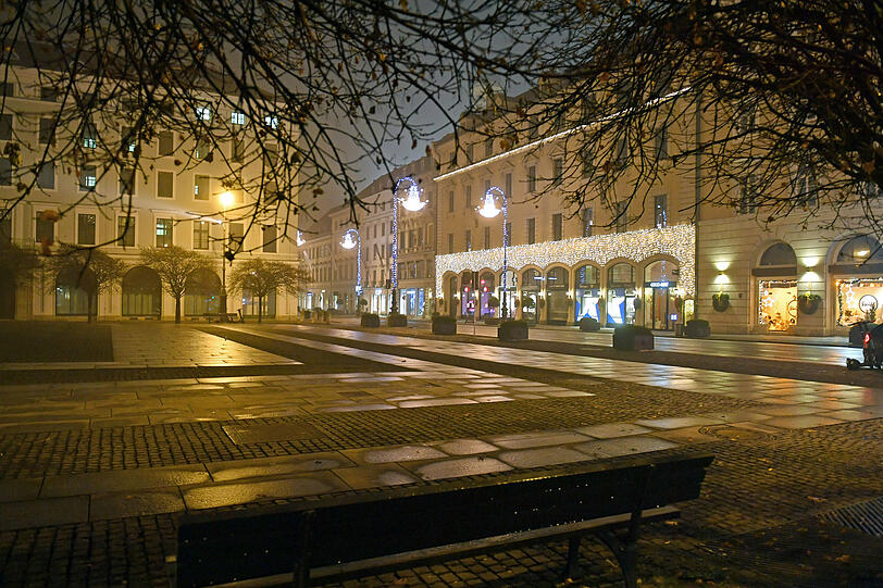 Dramatische Leere bietet sich auch beim Blick auf die anliegende Brienner Straße.