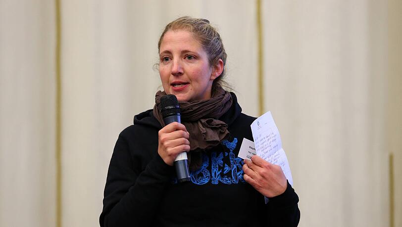 Teil der aktiven Fanszene des TSV 1860: Stephanie Dilba. Teil der aktiven Fanszene des TSV 1860: Stephanie Dilba.