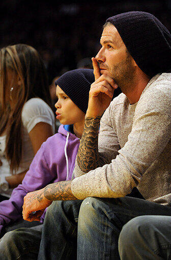 Auch David Beckham bewegt sich außerhalb seines gewohnten sportlichen Metiers.