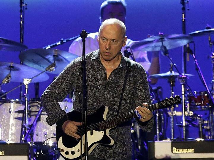 Mark Knopfler würde gerne besser Gitarre spielen.