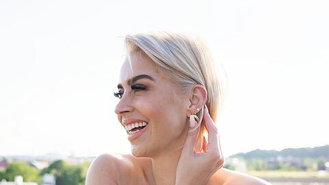 Verena Kerth strahlt: "Blond zu sein, macht mir einfach selber gute Laune."