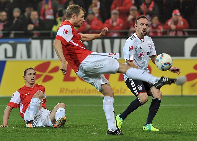 FRANCK RIBERY: Legte los wie ein Feuerwehrmann. Riesen-Chance in Minute 23 nach feinem Pass von Gomez, die 05-Keeper Wetklo vereitelte. Später: weitgehend abgemeldet. Note 3